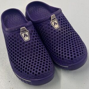 AMOJI Purple Slip-On Slippers size 9 women’s 7 Men’s